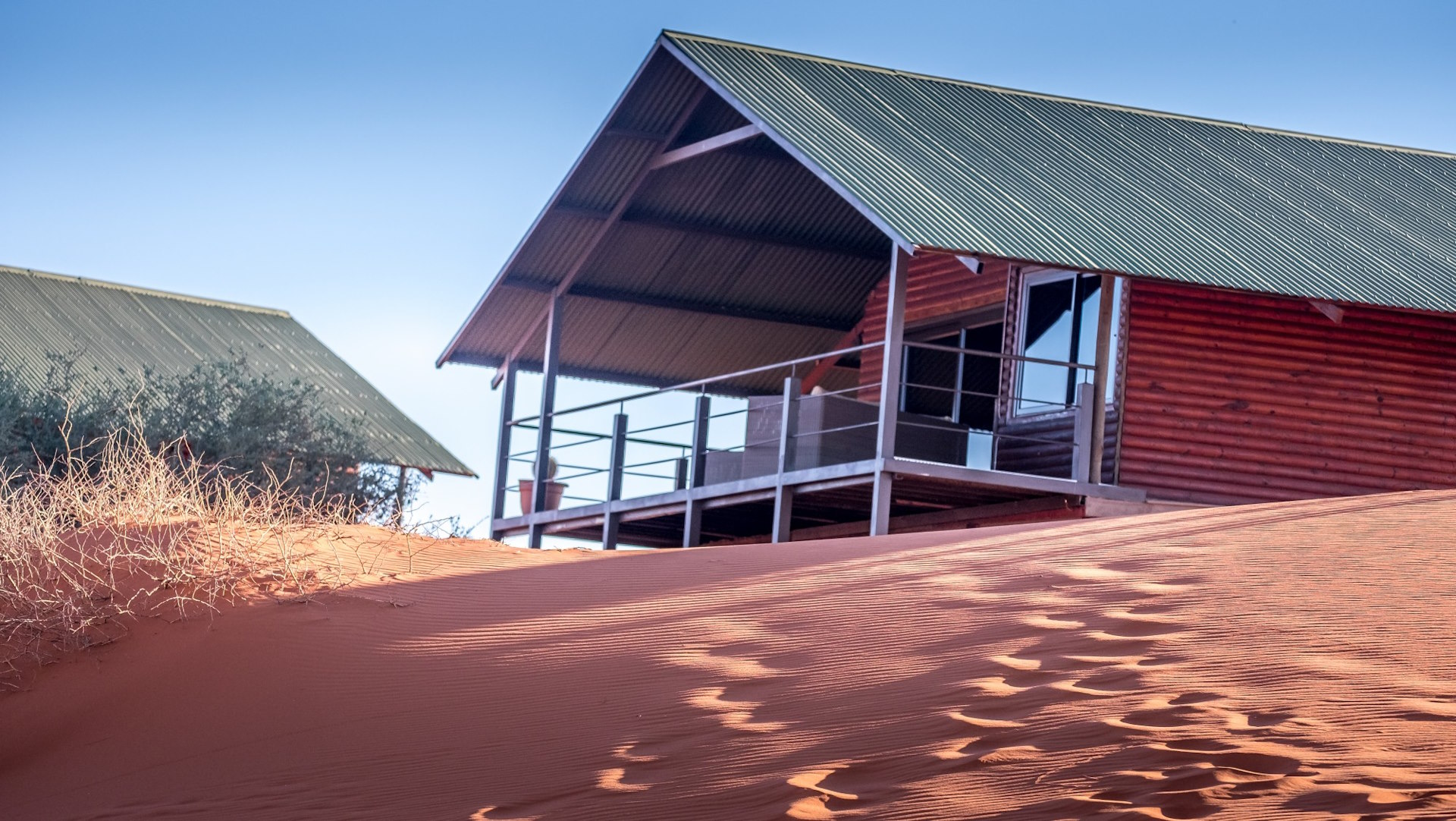 Bagatelle Lodge - Kalahari Game Ranch - Namibia - Chalte on dune3